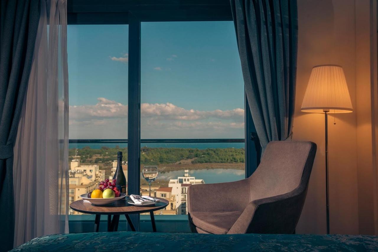 Novel Centre Point Hotel Famagusta  Eksteriør billede